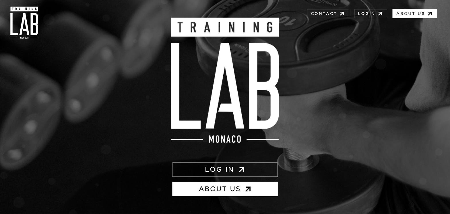 Page d'accueil de Training Lab, en noir et blanc, avec son logo et ses deux boutons